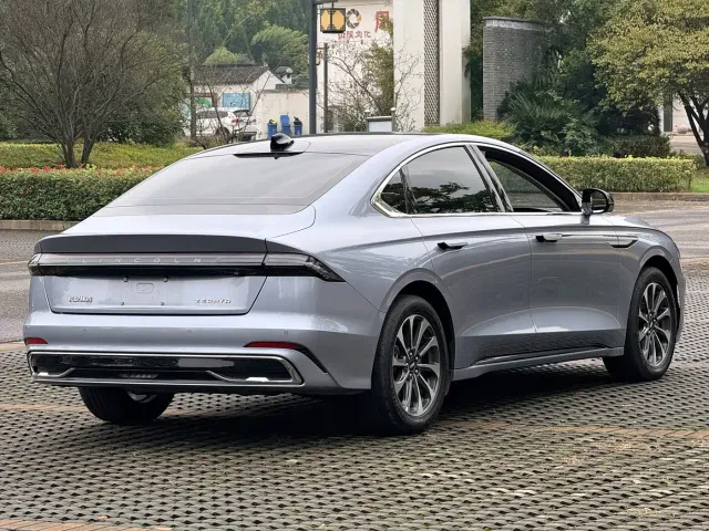 Lincoln Z — Фото автомобиля 4