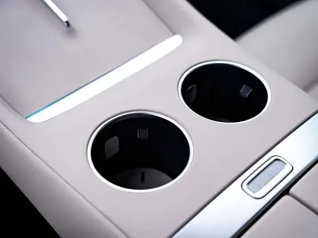 Xiaomi YU7 — Фото автомобиля 24