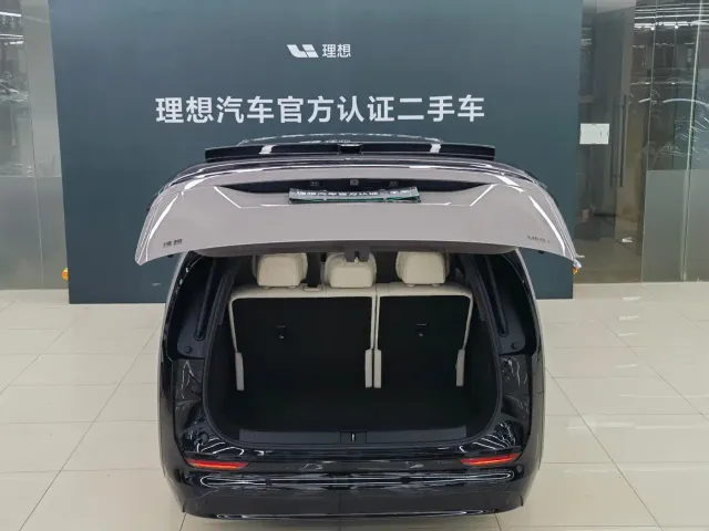 Li Auto MEGA — Фото автомобиля 18