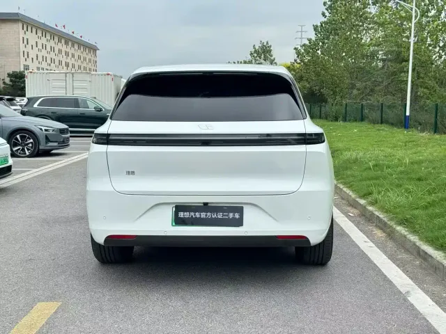 Li Auto L6 — Фото автомобиля 8