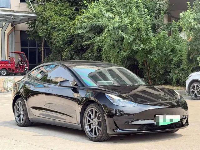 Tesla Model 3 — Фото автомобиля 3