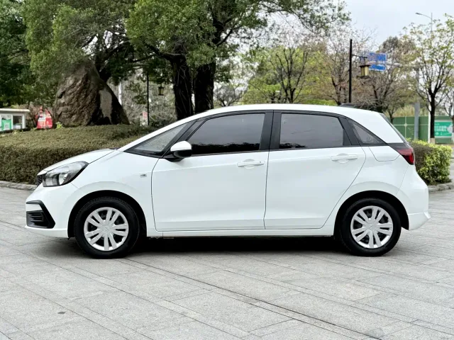 Honda Fit — Фото автомобиля 4