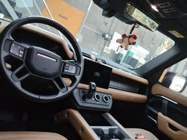 Land Rover Defender — Фото автомобиля 4