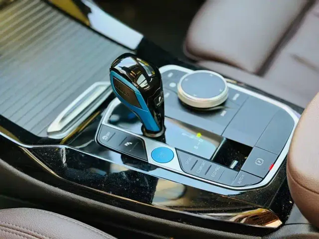 BMW iX3 — Фото автомобиля 12