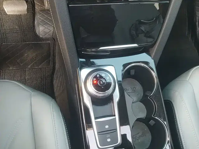Ford Escape — Фото автомобиля 9