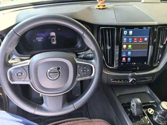 Volvo XC60 — Фото автомобиля 10