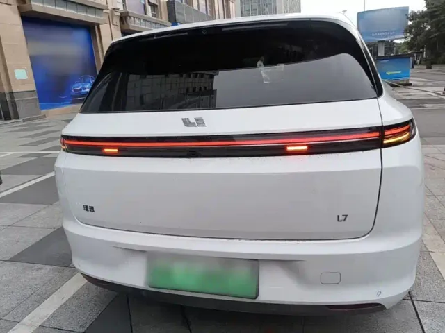 Li Auto L7 — Фото автомобиля 5
