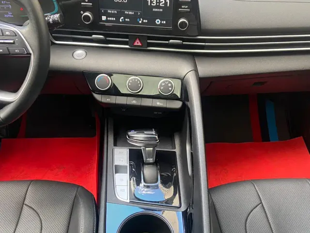Hyundai Elantra — Фото автомобиля 11