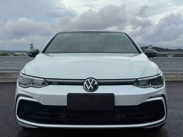 Volkswagen Golf — Фото автомобиля 2