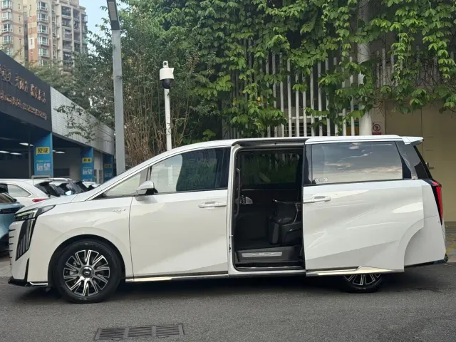 GAC Trumpchi E9 — Фото автомобиля 14