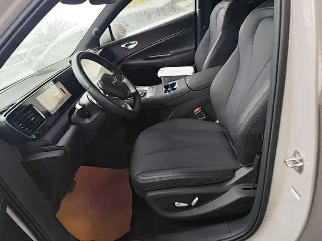 BYD Sealion 06 — Фото автомобиля 10