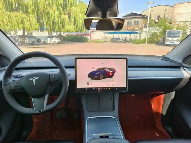 Tesla Model Y — Фото автомобиля 8