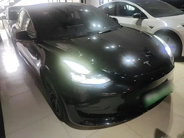 Tesla Model 3 — Фото автомобиля 3