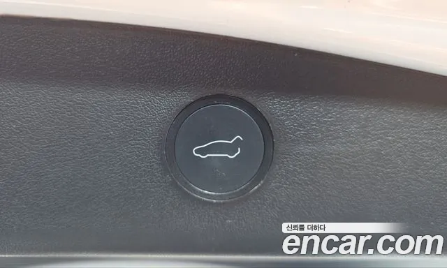 Tesla Model 3 — Фото автомобиля 24