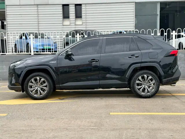Toyota RAV4 — Фото автомобиля 7