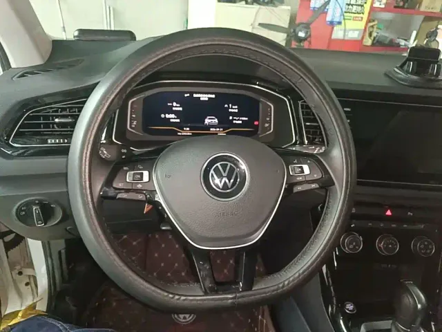 Volkswagen T-Roc — Фото автомобиля 10
