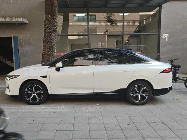 Xpeng P5 — Фото автомобиля 2
