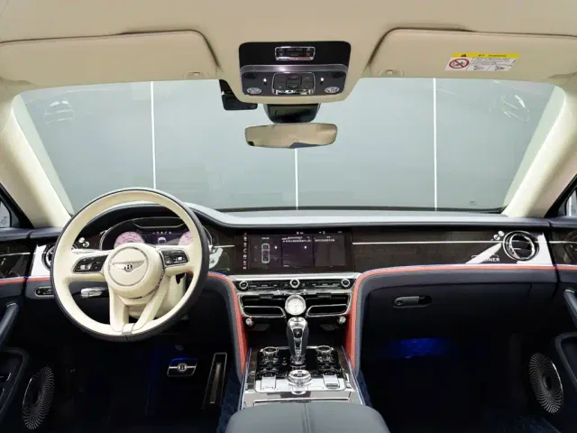 Bentley Flying Spur — Фото автомобиля 19
