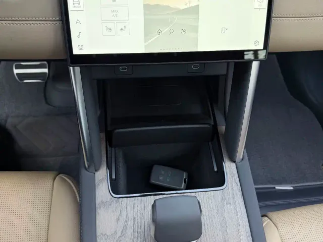 Land Rover Discovery Sport — Фото автомобиля 9