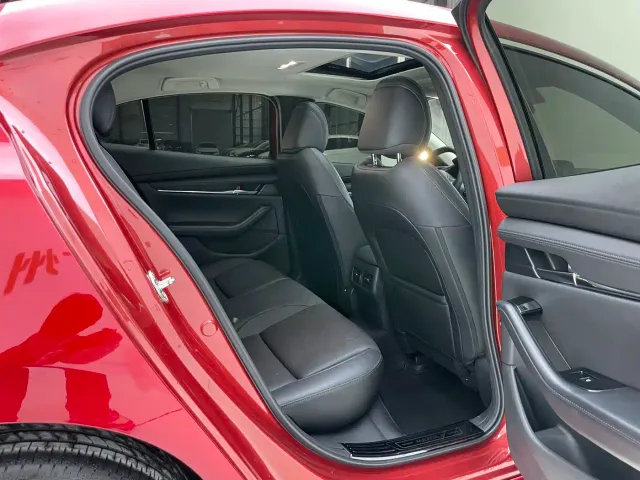 Mazda Axela — Фото автомобиля 29