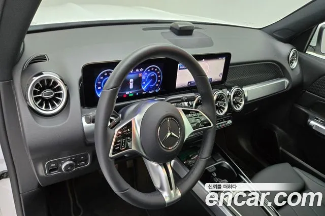 Mercedes-Benz EQB — Фото автомобиля 13