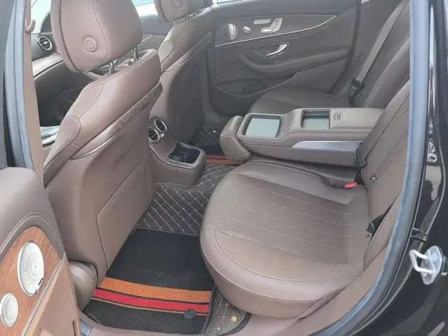 Mercedes-Benz E-Class — Фото автомобиля 11
