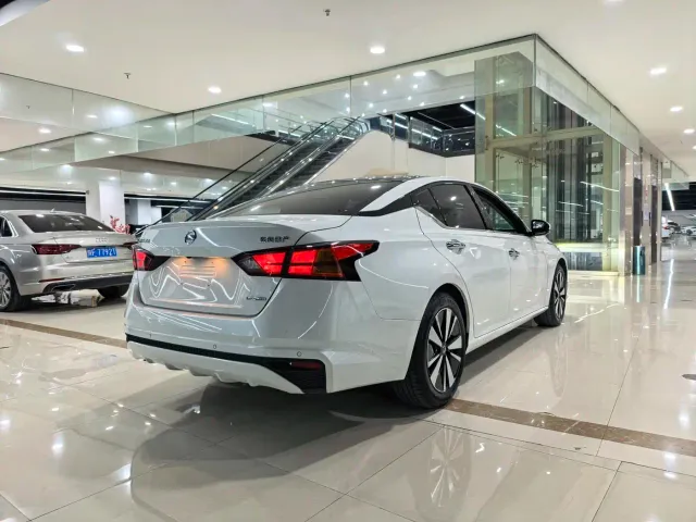 Nissan Teana — Фото автомобиля 4