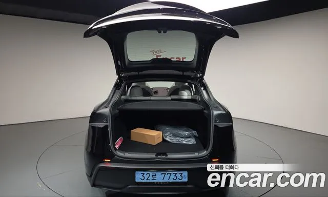 Tesla Model Y — Фото автомобиля 30