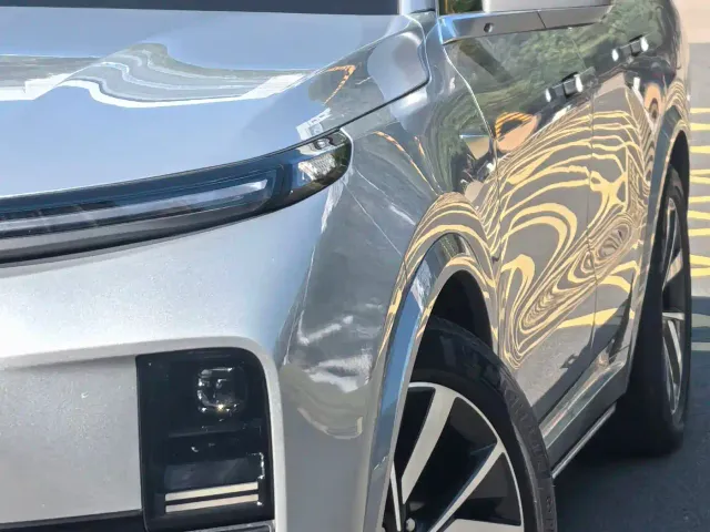 Li Auto L8 — Фото автомобиля 6