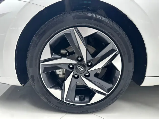Hyundai Elantra — Фото автомобиля 15