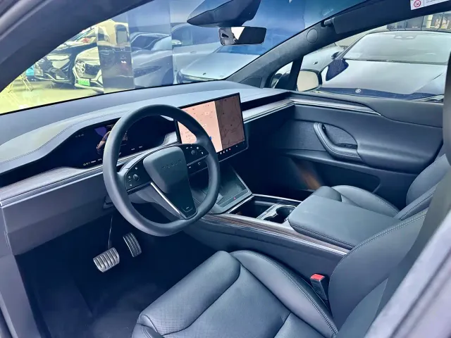 Tesla Model X — Фото автомобиля 5