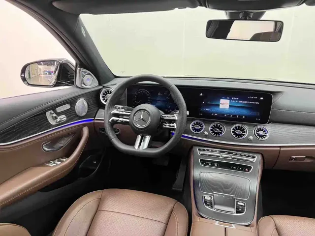 Mercedes-Benz E-Class — Фото автомобиля 19