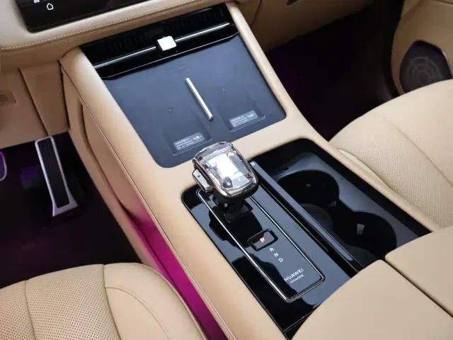 Aito M7 — Фото автомобиля 12