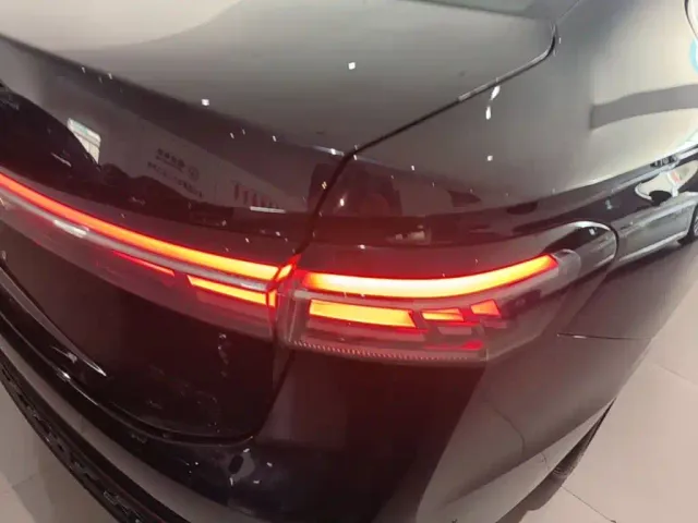 Volkswagen Passat — Фото автомобиля 7