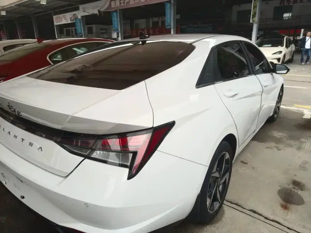 Hyundai Elantra — Фото автомобиля 11