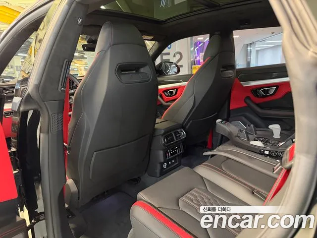 Lamborghini Urus — Фото автомобиля 17