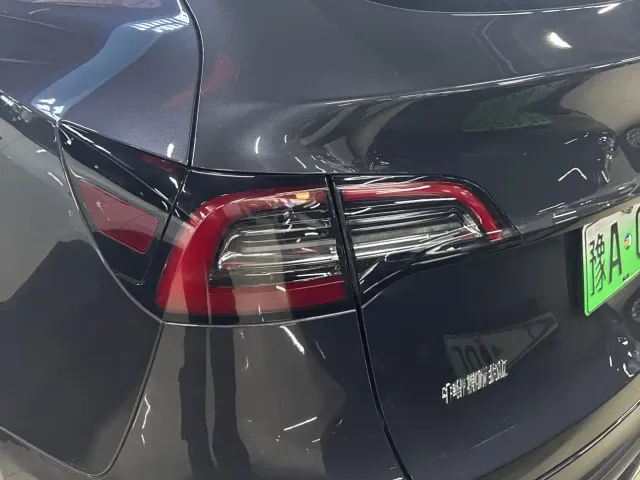 Tesla Model Y — Фото автомобиля 10