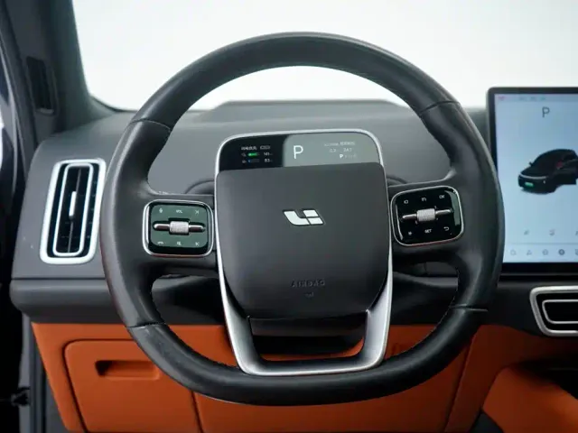 Li Auto L8 — Фото автомобиля 17