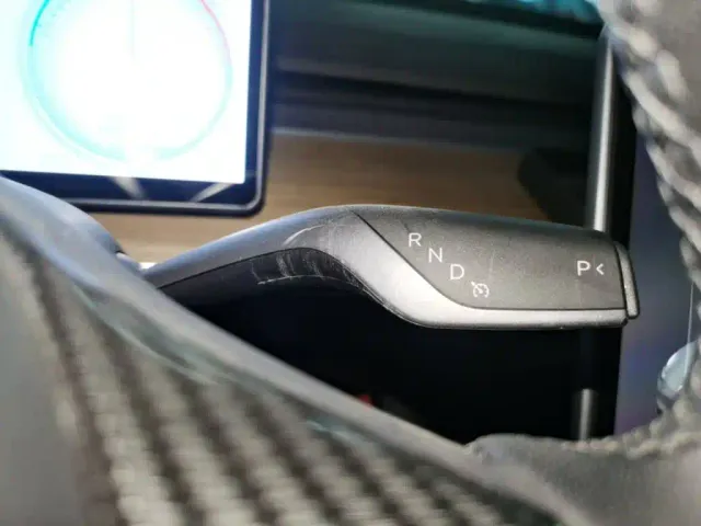 Tesla Model Y — Фото автомобиля 13