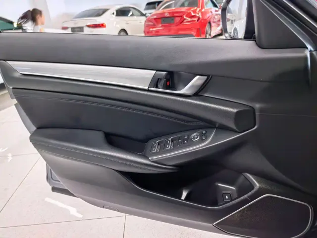 Honda Accord — Фото автомобиля 14