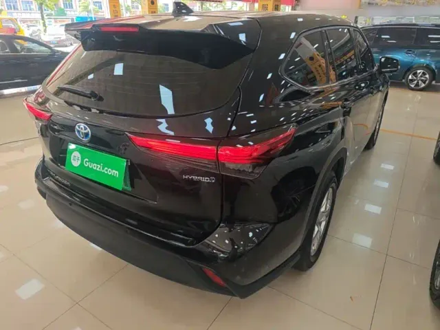 Toyota Highlander — Фото автомобиля 6