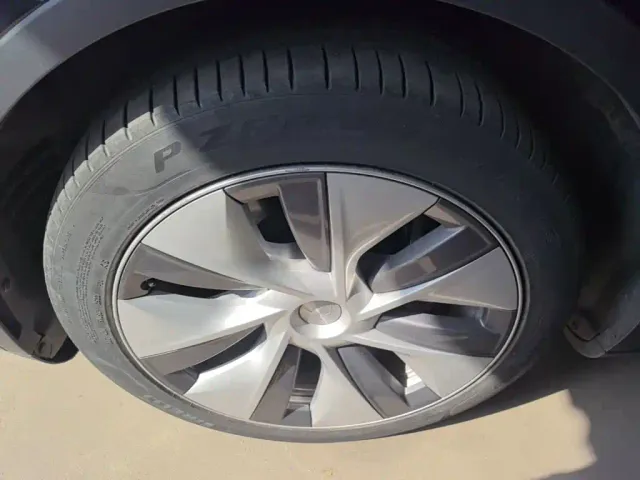 Tesla Model Y — Фото автомобиля 22