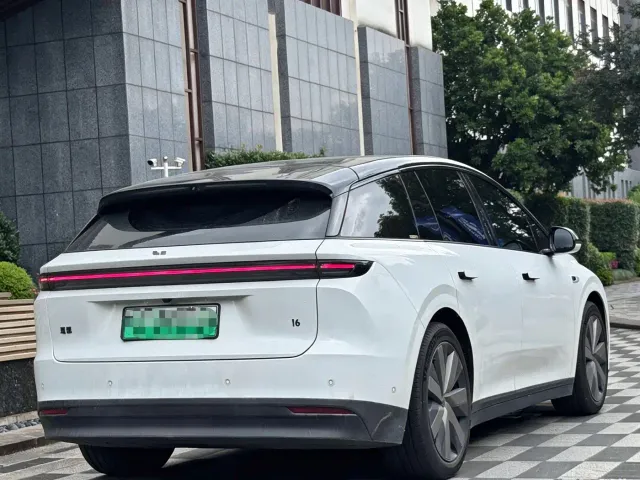 Li Auto i6 — Фото автомобиля 3