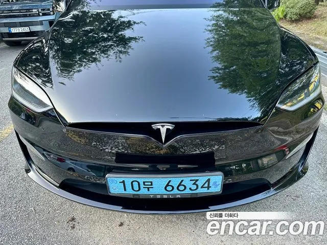 Tesla Model X — Фото автомобиля 20