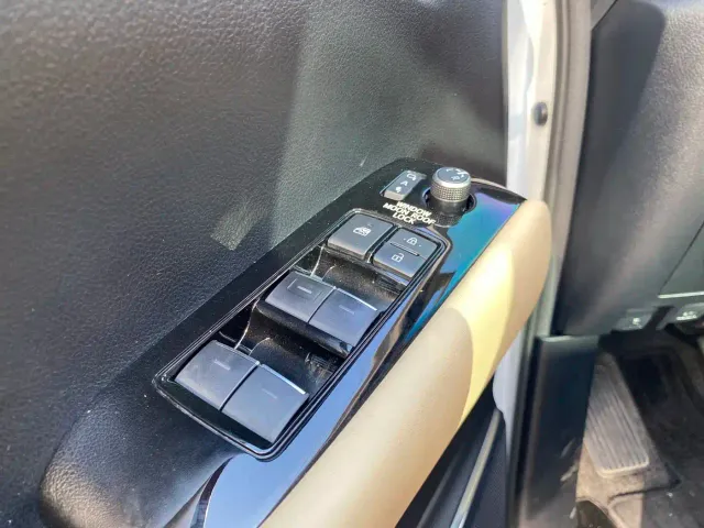 Toyota Alphard — Фото автомобиля 20