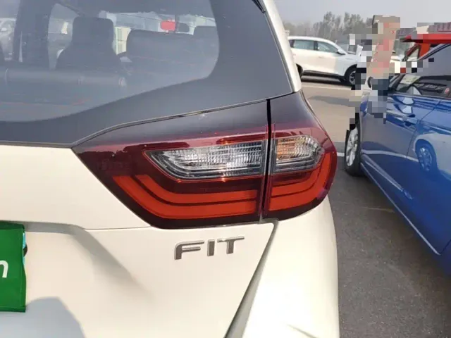Honda Fit — Фото автомобиля 7