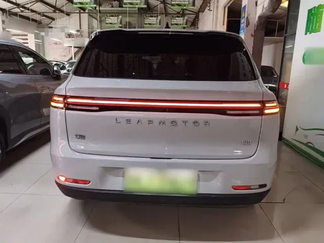 Leapmotor C10 — Фото автомобиля 5