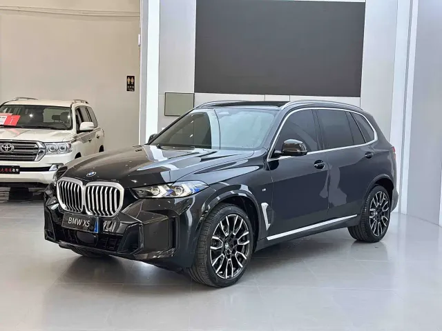 Фотография автомобиля — BMW X5