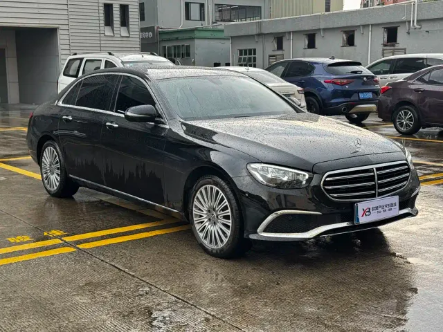 Mercedes-Benz E-Class — Фото автомобиля 3
