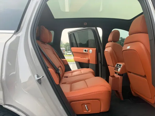 Li Auto L6 — Фото автомобиля 11